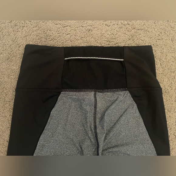 Lucy Black and Gray Two-Tone Active Wear Leggings - Picture 7 of 12